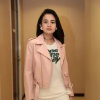 Menurut cerita Michelle, selama acara berlangsung para fansnya yang hadir di meet and greet itu berebut untuk berada di depan dan mendorong barikade. (Nurwahyunan/Bintang.com)