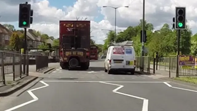Anies Ganti JPO dengan Pelican Crossing, Ini Bedanya dari Zebra Cross