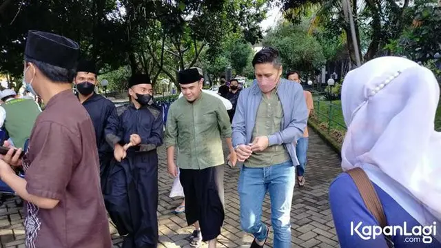 7 Momen Salat Jenazah Ameer Azzikra, Dihadiri Banyak Pelayat