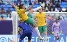 Momen Bintang Australia Jackson Irvine Bertemu Suporter Timnas Indonesia di Bandara Sydney