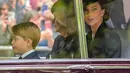 Kate Middleton yang kini menyandang gelar Princess of Wales dan memiliki nama resmi Princess Catherine mengenakan gaun berkabung saat pemakaman Ratu Elizabeth II. Ia memakai kalung choker Putri Diana dan anting ratu. (Foto: Shutterstock)