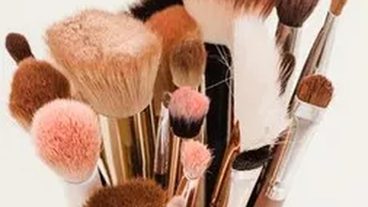 Bersihkan Alat Makeup Sekarang, Ini Cara Membersihkannya Supaya Wajah Tetap Sehat