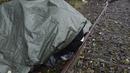 Seorang migran melindungi dirinya dari hujan di bawah terpal di kamp darurat di Calais, Prancis utara, Sabtu (277/11/2021). Di kamp-kamp darurat di luar Calais, para migran yang putus asa menunggu kesempatan untuk mencoba menyeberangi Selat Inggris. (AP Photo/Rafael Yaghobzadeh)