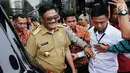 Gubernur DKI Jakarta Djarot Saiful Hidayat saat meninggalkan gedung KPK, Jakarta, Senin (25/9). Kedatangan Djarot untuk menandatangani nota kesepahaman (MoU) terkait pajak dan retribusi bersama KPK. (Liputan6.com/Helmi Fithriansyah)