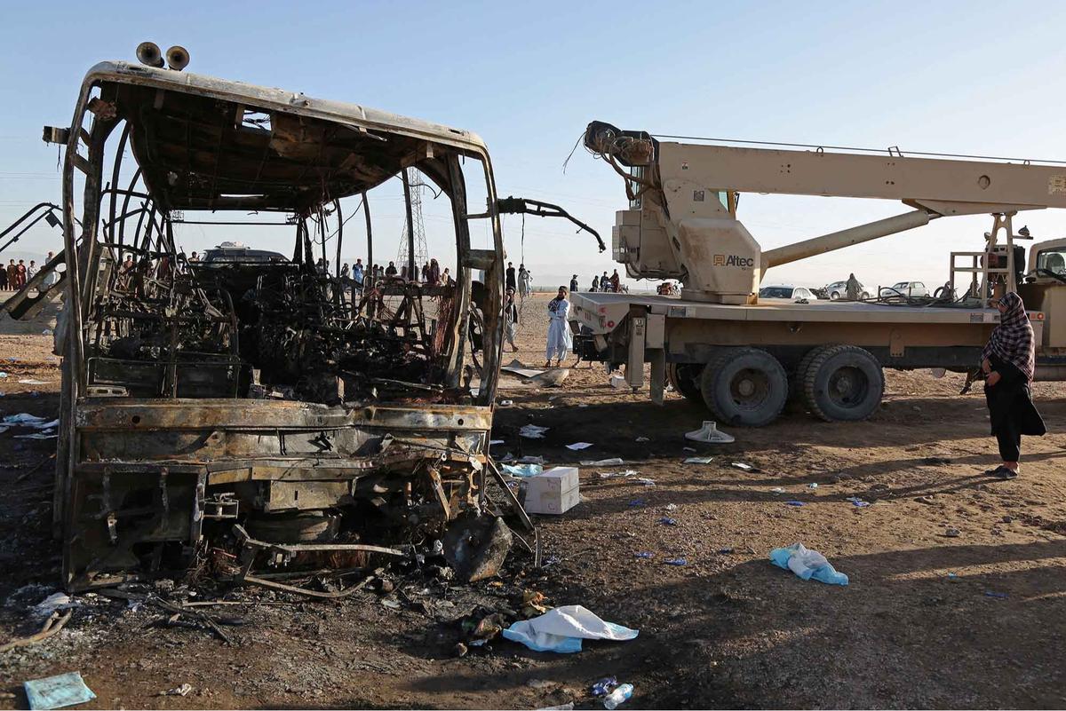 FOTO: Tragedi Maut di Herat,  79 Migran Afghanistan Tewas dalam Kecelakaan Bus