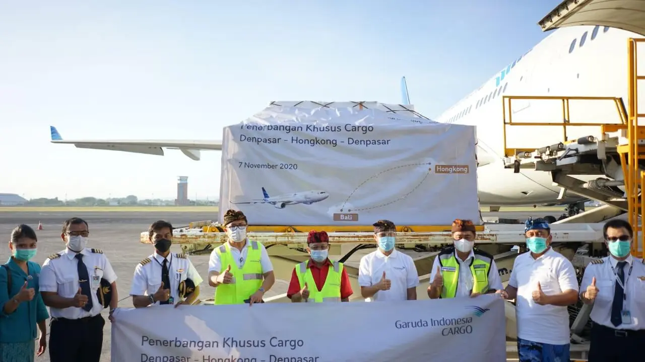 Garuda Indonesia mulai hari ini, Sabtu (07/11), melayani penerbangan rute khusus kargo Denpasar – Hongkong