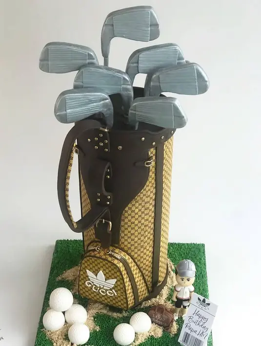 Kuel ulang tahun yang diberikan kepada suaminya ini merupakan kue buatan Natasha Tantama. Dalam unggahan Instagramnya, diketahui bahwa Sandra Dewi sudah langganan cukup lama, yaitu dari tahun 2013. (Liputan6.com/IG/@sandradewi88)
