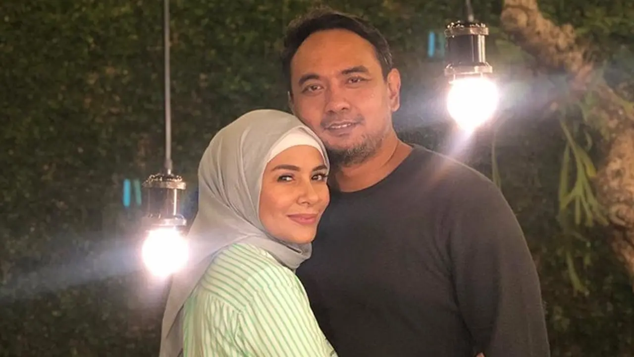Mengaku Tiap Hari Makin Cinta, Ini 7 Potret Mesra Bebi Romeo dan Meisya Siregar