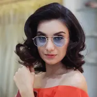Irish Bella tampil cantik dengan penampilan baru. (Instagram @_irishbella_)