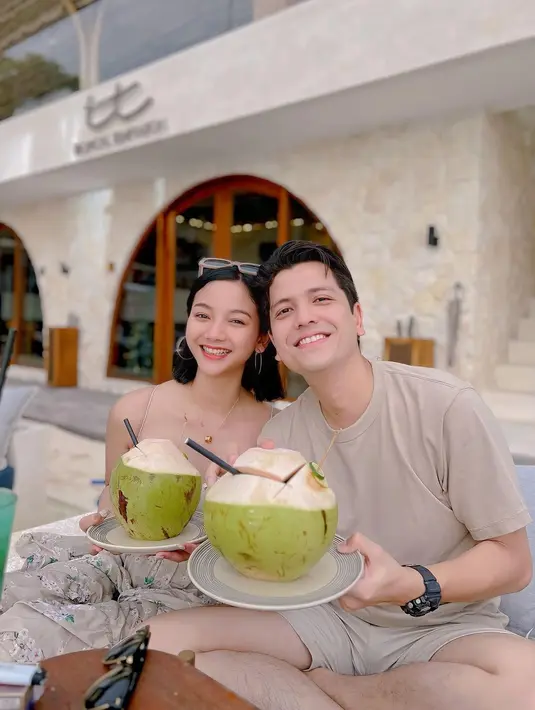 Glenca Chysara dan Rendi John memilih Bali sebagai lokasi honeymoon [@glencahysaraofficial]