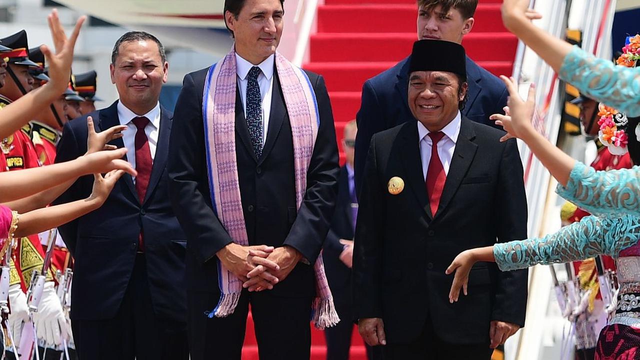 PM Trudeau juga disambut oleh tarian tradisional sebelum melanjutkan rangkaian KTT ke-43 ASEAN yang diselenggarakan di Jakarta dari tanggal 5-7 September 2023.<br>