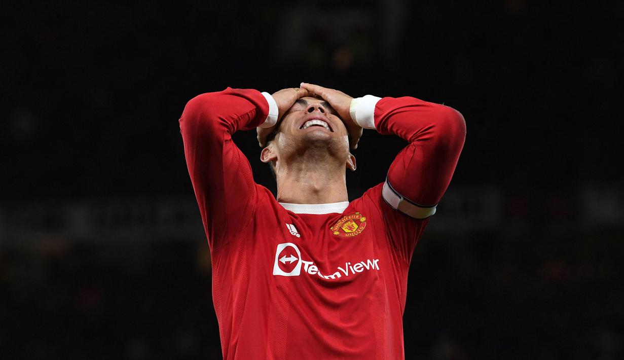 Penampilan Cristiano Ronaldo selepas kembali ke Manchester United awalnya terlihat sangat meyakinkan. Namun, seiring berjalannya waktu, CR7 bukan lagi menjadi andalan utama di skuat MU. Berikut ini 5 pemain yang dianggap lebih penting bagi MU daripada dirinya. (AFP/Paul Ellis)