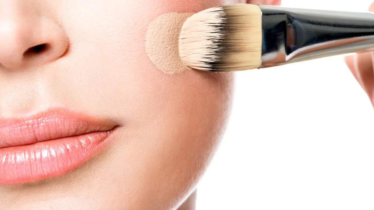 Tips Jiitu dari Makeup Artis untuk Mengaplikasikan Foundation 
