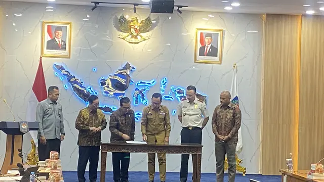 Penandatanganan Paraf terhadap Daftar Inventarisasi Masalah (DIM) RUU tentang Administrasi Kependudukan di Kantor Kemendagri, Selasa 27 Oktober 2026.