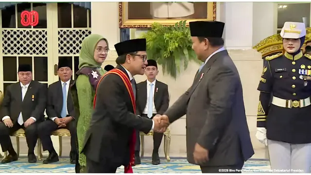 Presiden Prabowo menganugerahkan Menteri Koordinator Pemberdayaan Masyarakat sekaligus Ketua Umum Partai Kebangkitan Bangsa (PKB), Abdul Muhaimin Iskandar menganugerahkan Bintang Mahaputera Adipurna (Istimewa)