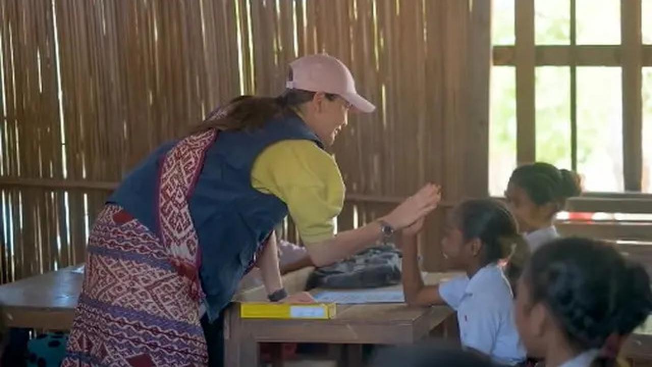 7 Momen Luna Maya Resmikan Gedung Sekolah Baru di NTT, Dulu Berdinding Kayu