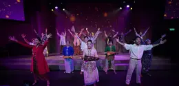 Sebanyak 15 jurnalis dari 15 media di Indonesia membawakan teater musikal tentang perjuangan Ismail Marzuki (dok. Indonesia Kaya)