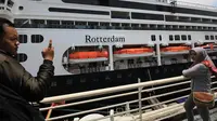 Kapal pesiar MS Rotterdam menginap di Surabaya (Liputan6.com/Dian Kurniawan)