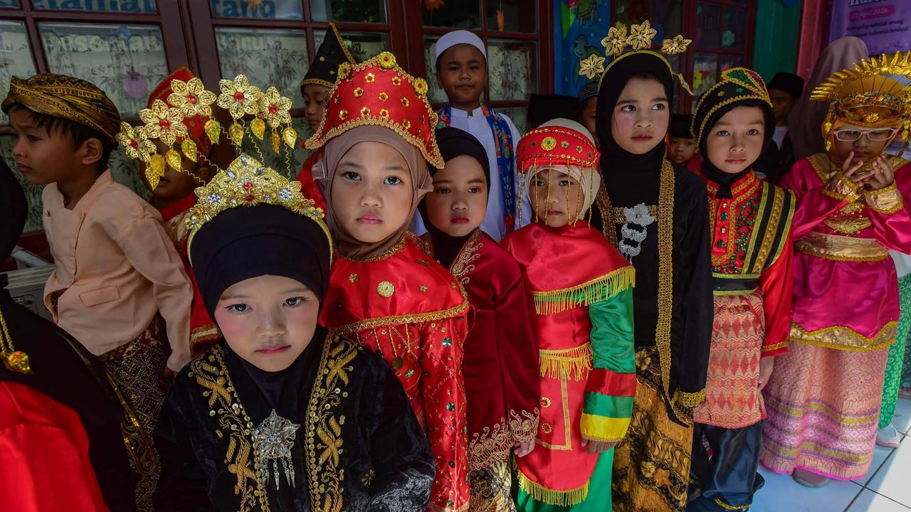 FOTO: Antusias Murid TK Tampil dalam Pergelaran Busana Tradisional Hari Kartini