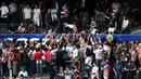 Kedatangan mereka berdua mengundang perhatian para penonton yang hadir di Los Angeles Stadium, Inglewood, Amerika Serikat, Sabtu (13/06/2026) dini hari WIB. (AFP/Getty Images/Harry How)