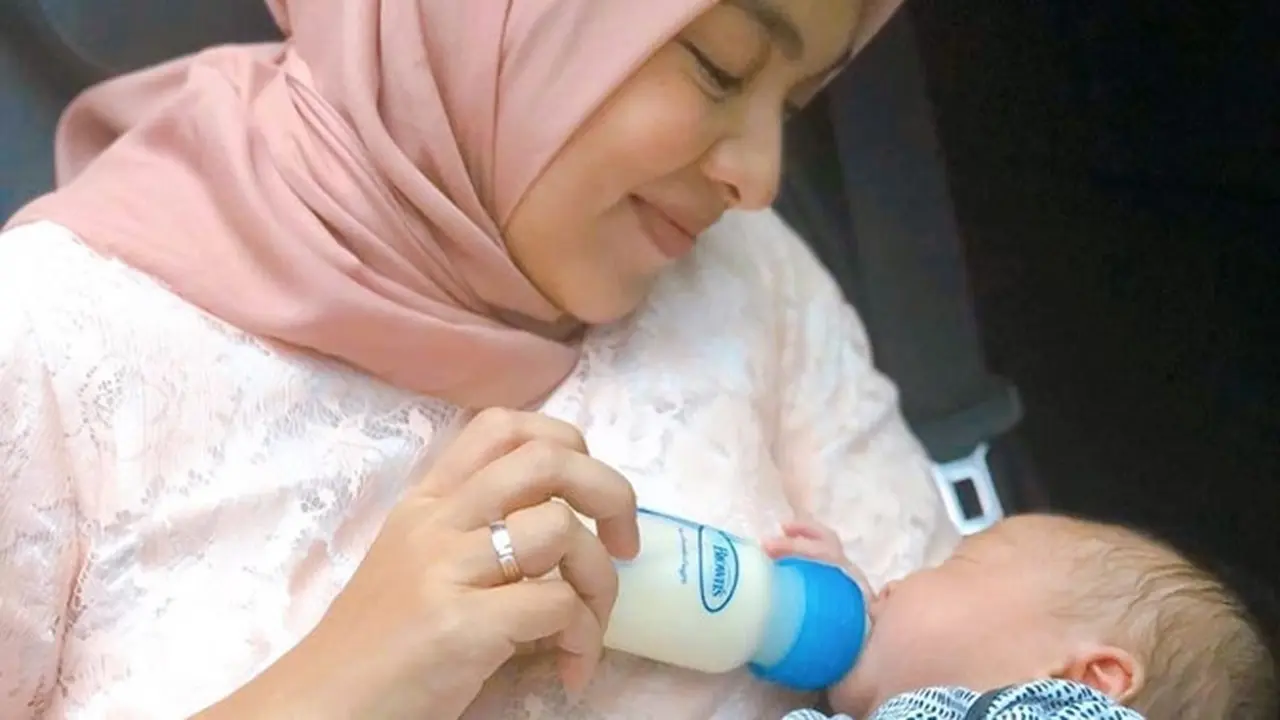 6 Potret Kalam Mahandika, Anak Tika Bravani 'Denok' yang Menggemaskan