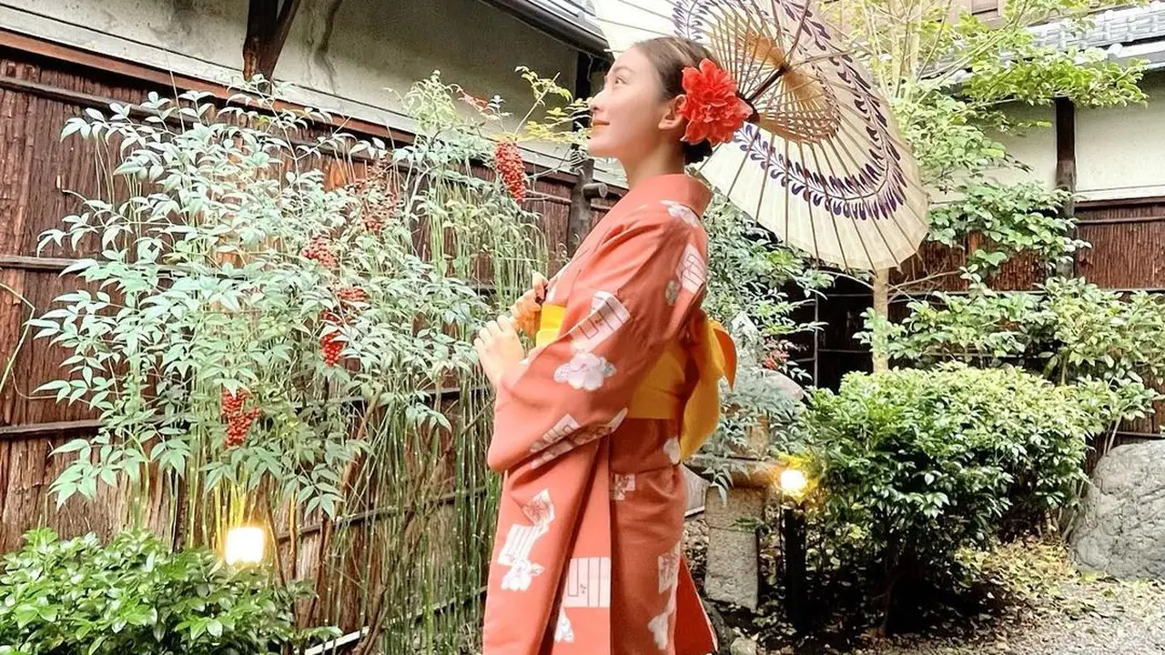 Gaya Liburan Natasha Wilona di Negeri Sakura, Jadi Gadis Jepang Pakai Kimono