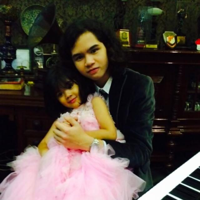 6 Safeea Ahmad dengan Bareng Al, El, dan Dul, Baru Rayakan Ultah ke-14 Tahun