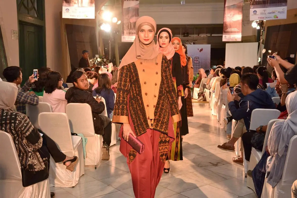 Intip Warisan Budaya Indonesia di Balik Kain Tenun Ende