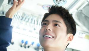 Sementara Park Bo Gum berperan sebagai pacar Jung In, Tae Joo, yang terbangun dari ketidaksadaran.