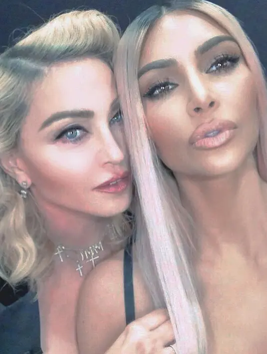 Berpose dengan Madonna, Kim Kardashian tampil cantik dengan rambut pink. (instagram/kimkardashian)