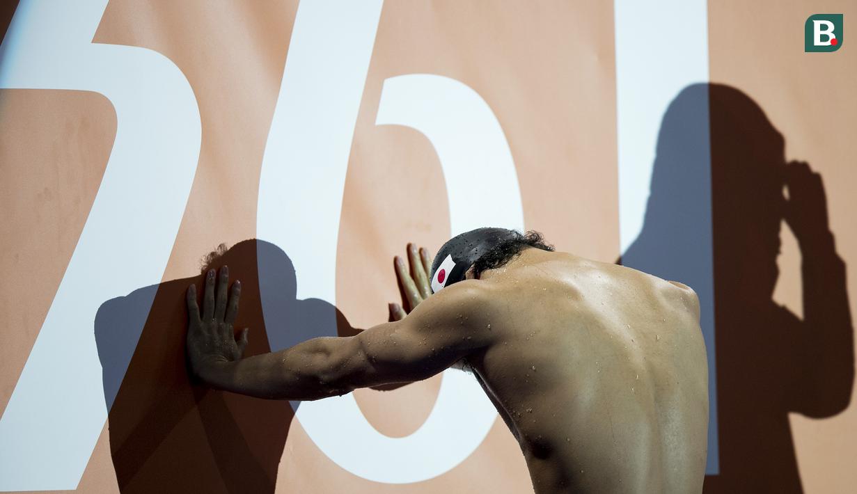 Perenang Jepang melakukan pemanasan jelang final nomor 100 meter gaya bebas putra pada Asian Games 2018 di Stadion Akuatik Gelora Bung Karno Senayan, Jakarta Kamis (23/8/2018). (Bola.com/Peksi Cahyo)