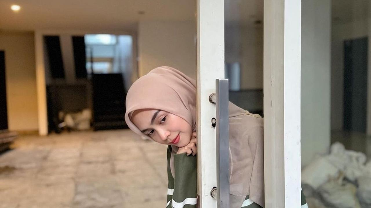 Ricis Menggantai Semua Lantai di Seluruh Ruangan