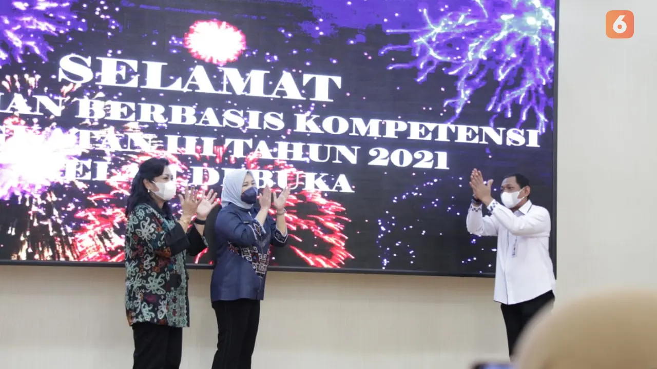 Wakil Wali Kota Makassar Fatmawati Rusdi apresiasi pelatina BLK Makassar (Liputan6.com/Fauzan)