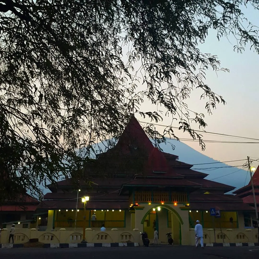 Masjid Sultan Ternate, Ternate, Maluku. (tityhsb/Instagram)