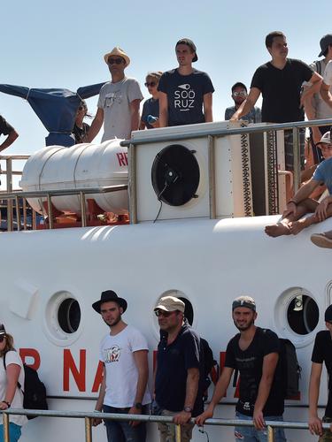 Wajah Lesu Para Bule Usai Dievakuasi dari Gili Trawangan