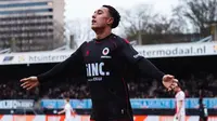 Penyerang Timnas Indonesia, Miliano Jonathans, berhasil mencetak satu gol saat membantu timnya, Excelsior Rotterdam, bermain imbang 2-2 kontra Ajax Amsterdam pada laga pekan ke-21 Liga Belanda di Stadion Woudestein, Rotterdam, Minggu (1/2/2026) malam WIB. (dok. Excelsior Rotterdam)