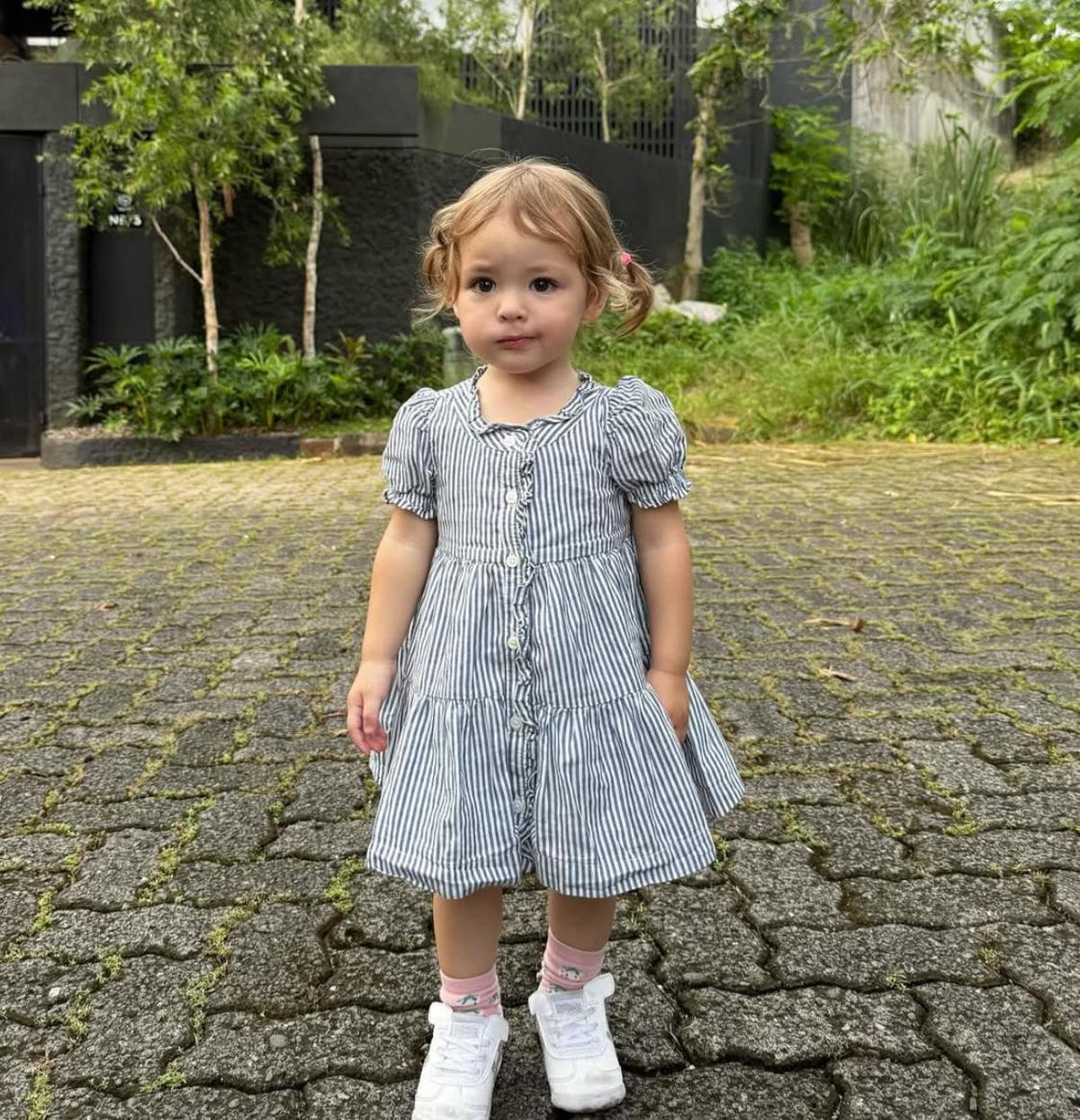3 Potret Potret Imut Kamari, Anak Jennifer Coppen Tampil Menawan dengan Aura Noni-Noni Belanda
