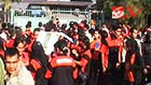 Karyawan Pabrik Santan Mogok Kerja