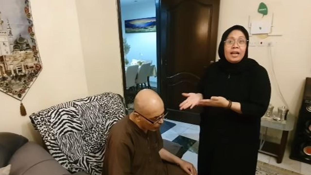 "Dulu ke Indonesia dia empat tahun. Dulu ada penyakit gula atau apa di sana sembuh karena sering jalan kaki," katanya.