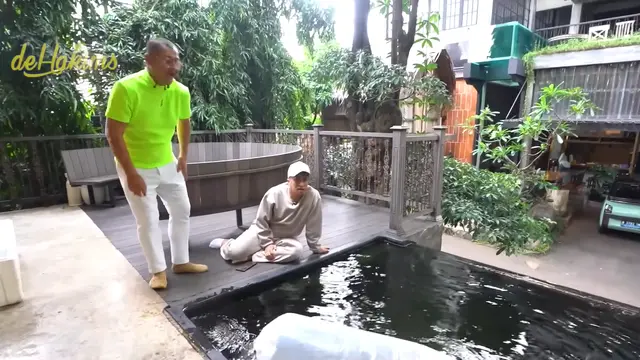 Potret kolam ikan di rumah Irfan Hakim