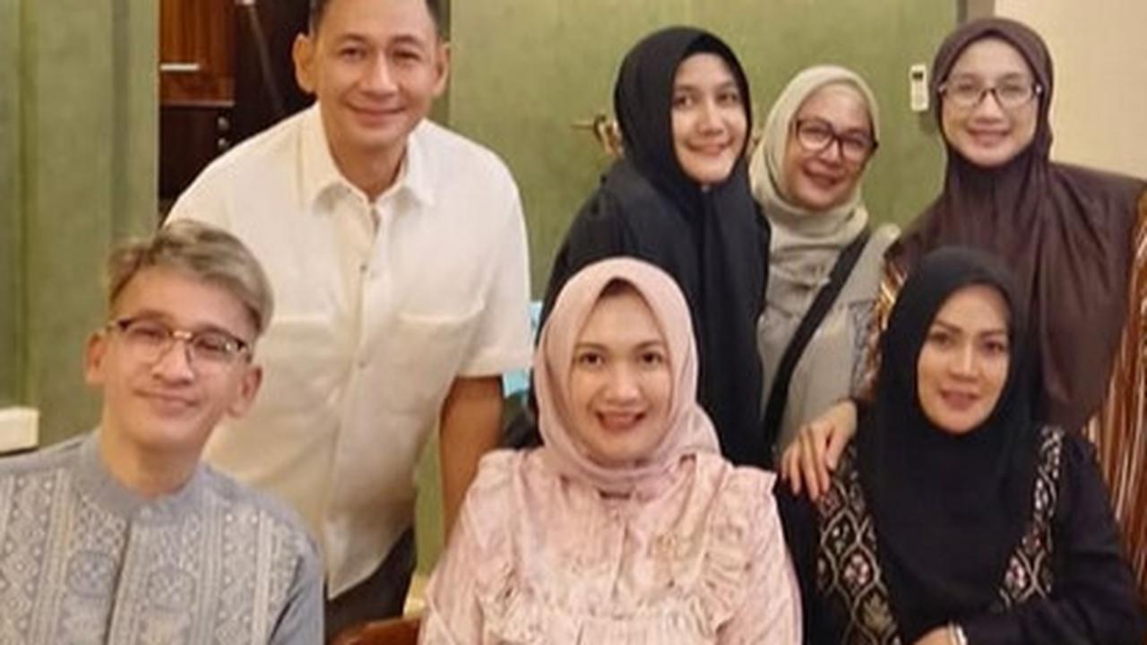 Cantik Natural Desy Ratnasari Tanpa Makeup di Acara Halal Bihalal Artis Senior, Lengket Bareng Ruben Onsu