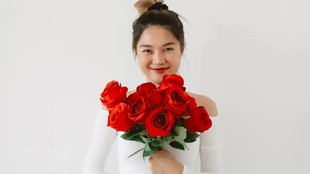 wanita oktober penuh karisma