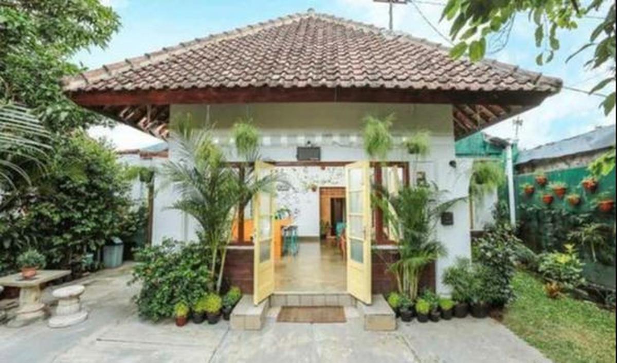 4. Renovasi Rumah Desa dengan Sentuhan Modern