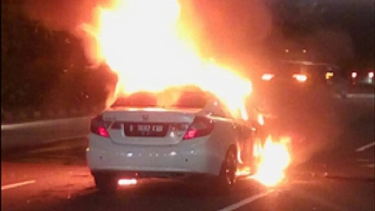 Mobil Terbakar