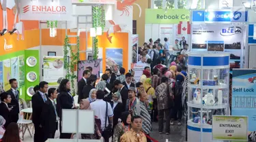 Pengunjung memadati pameran Indo Livestock Expo & Forum 2019 di Surabaya, Jawa Timur, Rabu (3/7/2019). Pameran yang berlangsung tanggal 3 - 5 Juli 2019 menampilkan Industri peternakan hewan, pakan ternak dan perikanan yang diikuti 250 peserta dari 25 negara. (Liputan6.com/HO/Iwan)