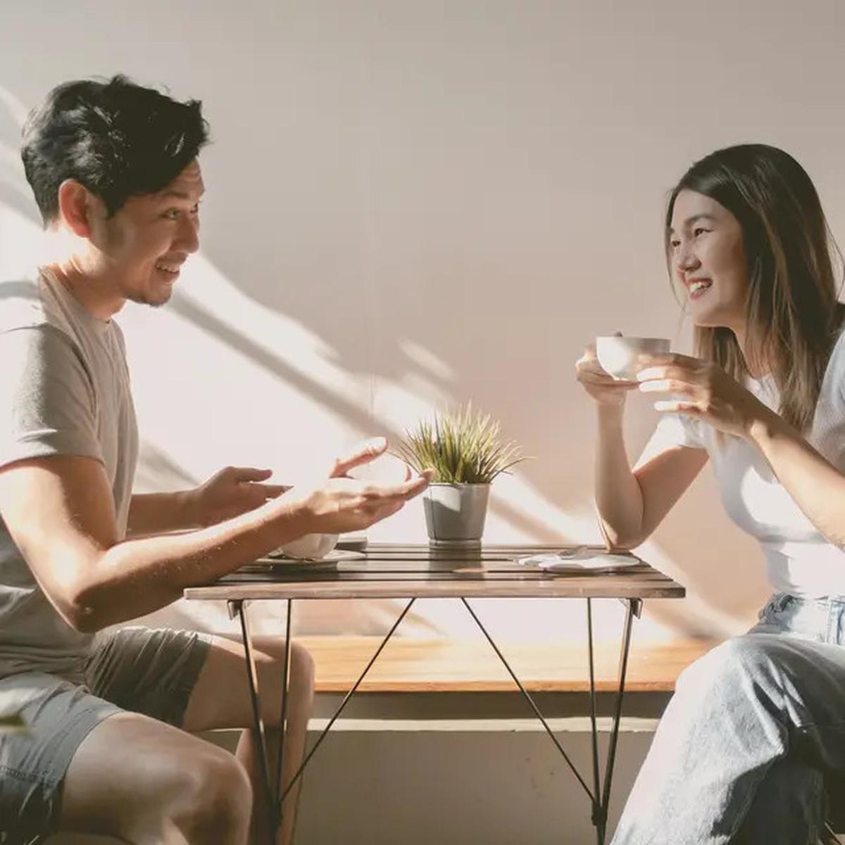 7 Tanda Seseorang Jatuh Cinta Padamu dari Bahasa Tubuhnya