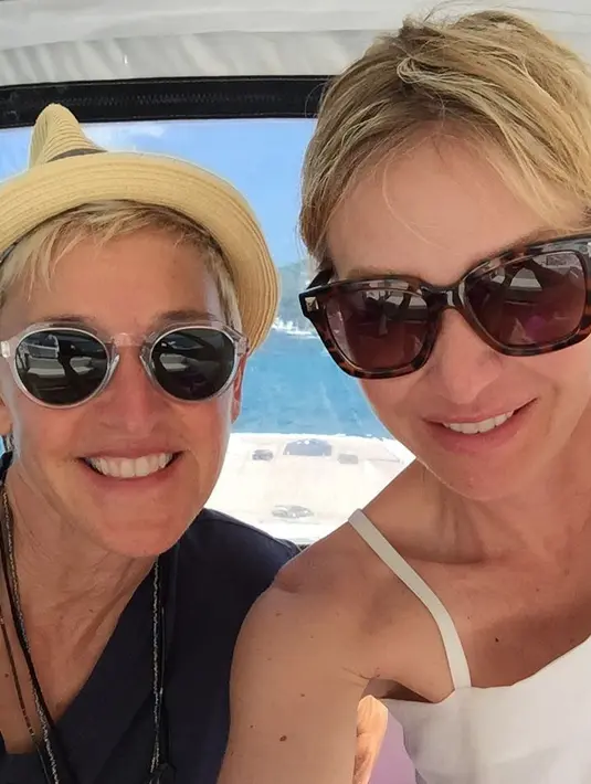 Untuk merayakan hari besar seperti Valentine dan Tahun Baru, Ellen dan Portia pun kerap memamerkan foto liburan mereka. (instagram/portiaderossi)