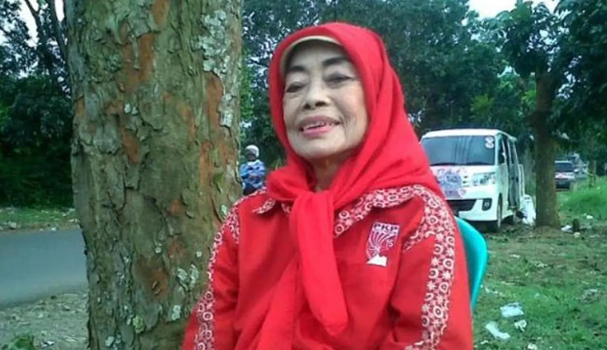 Walau usianya sudah semakin senja, dia masih terus tampil enerjik layaknya anak muda