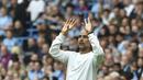 Pelatih Manchester City, Pep Guardiola menginstruksikan pemainnya saat bertanding melawan Norwich City pada pertandingan pekan kedua Liga Inggris di stadion Etihad di Manchester, Inggris, Sabtu (21/8/2021). Man City menang telak atas Norwich City 5-0. (AP Photo/Rui Vieira)