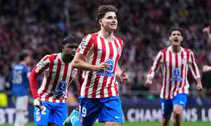 Selebrasi Julian Alvarez usai mencetak gol di laga Atletico Madrid vs Arsenal di leg 1 semifinal Liga Champions 2025/2026 di Riyadh Air Metropolitano, Kamis (30/04/2026) dini hari WIB. (AP Photo/Manu Fernandez)
